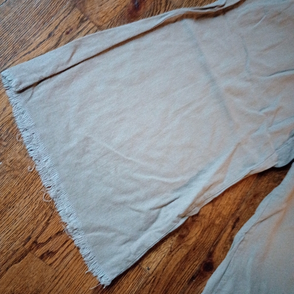 Fresh + Wear distressed cut offs - Picture 2 of 6
